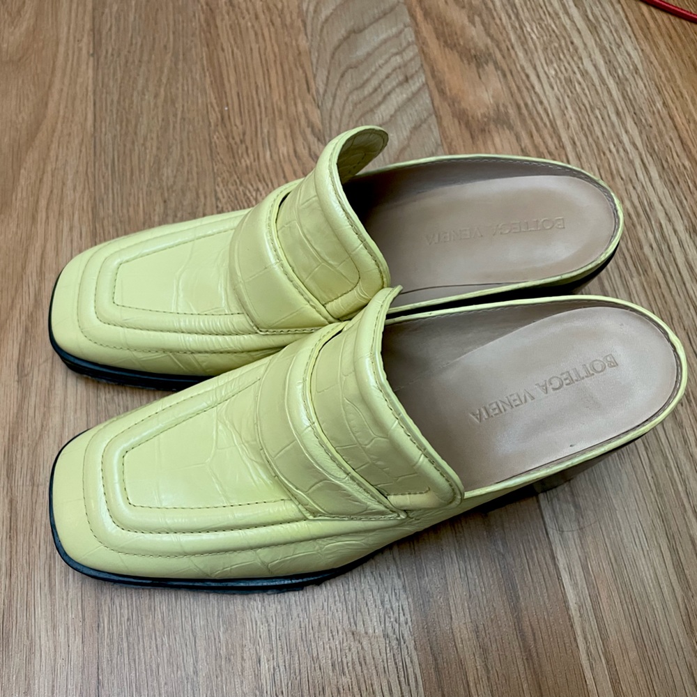 Bottega Veneta
Leather sandals